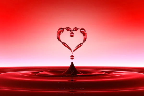 Kapky červené vody ve tvaru srdce — Stock fotografie