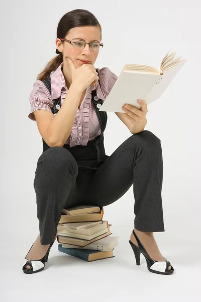 Girl in glasses to book — Stock Photo, Image