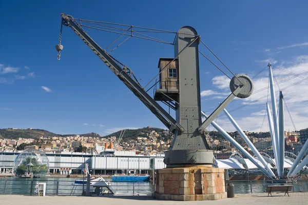Genova, velho guindaste portuário — Fotografia de Stock