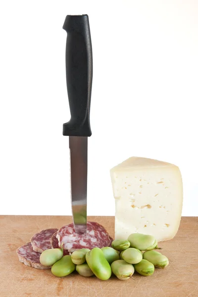 Salami queso pecorino y habas — Foto de Stock