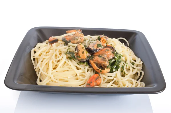 Spaghetti con cozze e aglio — Foto Stock