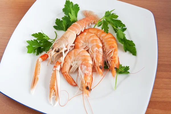 Prato com camarão e camarões — Fotografia de Stock