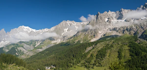 Valle del furetto con mont Blanc — Foto Stock