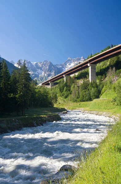 Альпийское шоссе — стоковое фото