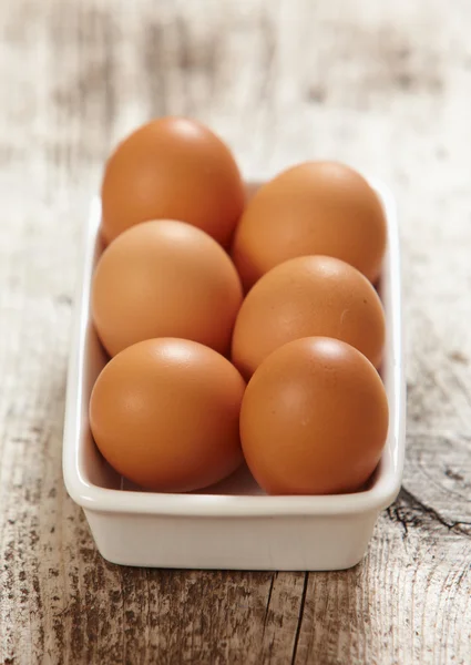 Färska bruna ägg — Stockfoto