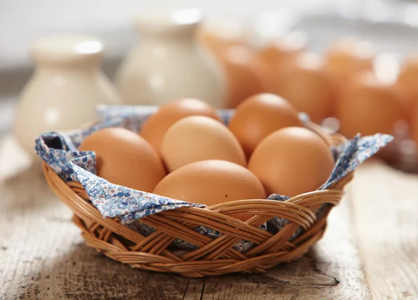 Φρέσκα αυγά καφέ — Φωτογραφία Αρχείου