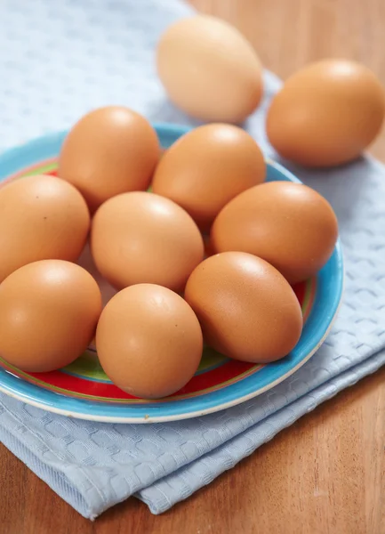 Huevos marrones frescos —  Fotos de Stock