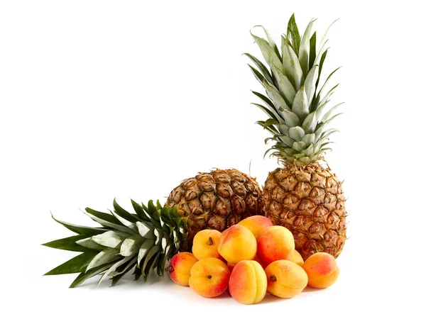 Pineapples and apricots — Stock Photo, Image