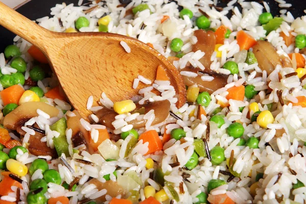 Ris i skje – stockfoto