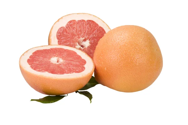 Grapefruit met bladeren op een witte achtergrond — Stockfoto