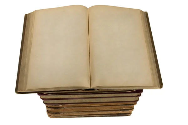 Açık boş sayfaları ile eski kitaplardan kule — Stok fotoğraf