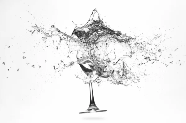 Explosion av ett glas med vatten — Stockfoto