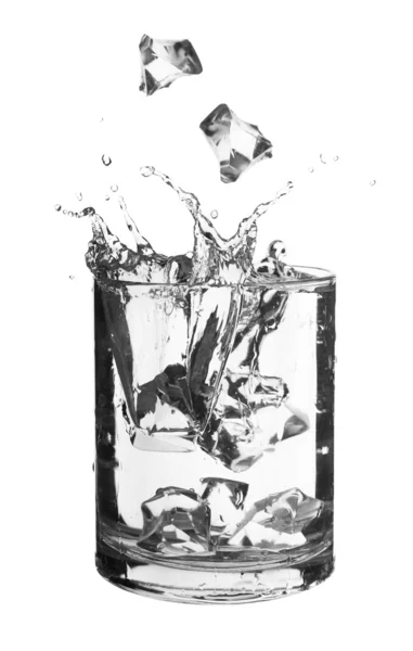 Вода в изолированном стекле — стоковое фото