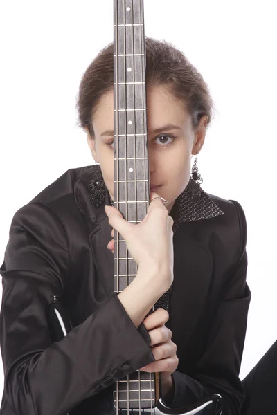 Młoda kobieta z gitara basowa — Zdjęcie stockowe