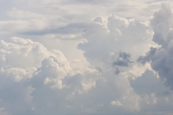 Cielo estivo nuvoloso drammatico Fotografia Stock