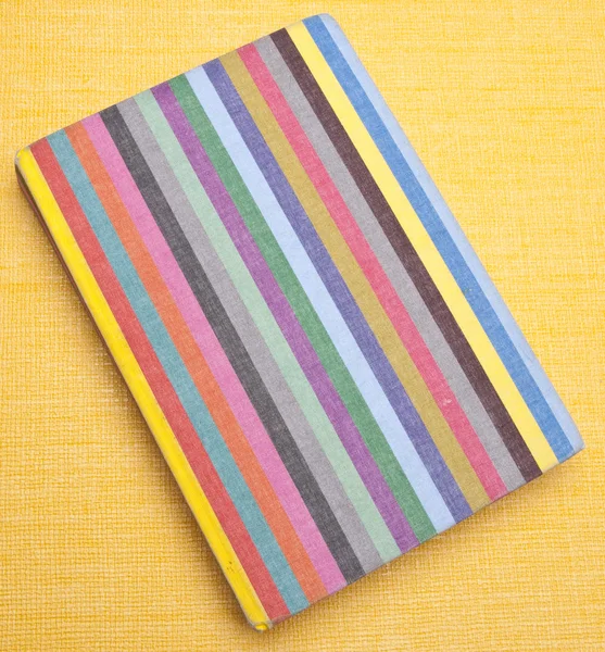 彩虹条纹的笔记本 — 图库照片