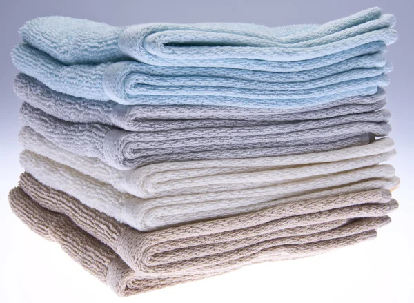 Нейтральные банные полотенца — стоковое фото