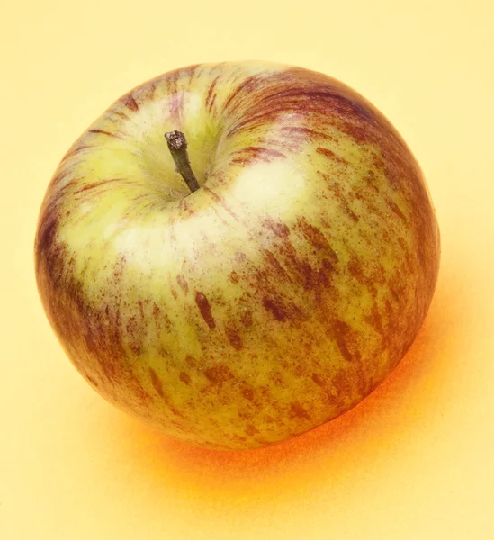 Manzana en amarillo —  Fotos de Stock