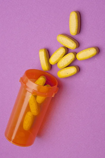 Ömlött a tabletták — Stock Fotó