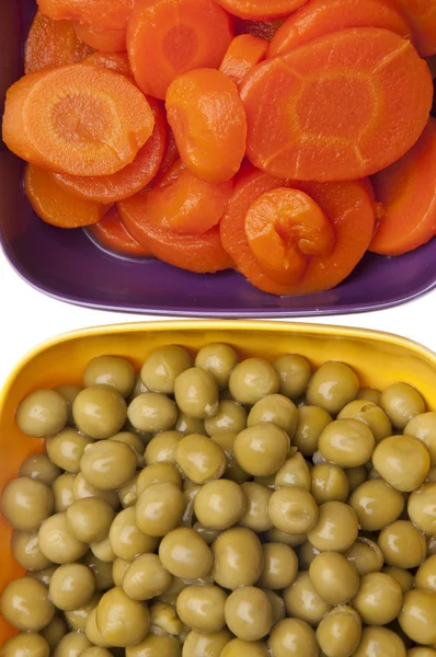 活気のあるエンドウ豆とニンジンのマクロ — ストック写真