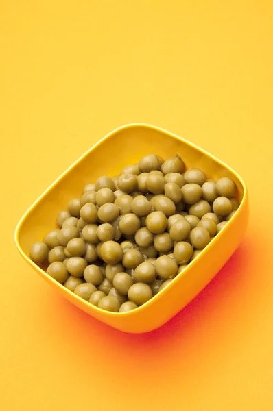 活気に満ちた缶詰のエンドウ豆 — ストック写真