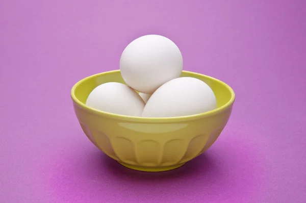 Uova in una ciotola — Foto Stock