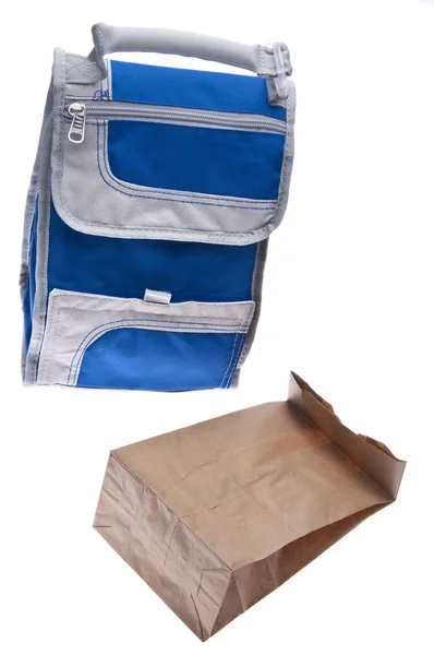 Återanvändbara vs disponibel lunch väska — Stockfoto
