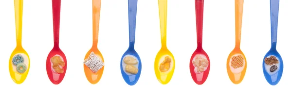Variedad de cereales en cucharas vibrantes ingenio — Foto de Stock
