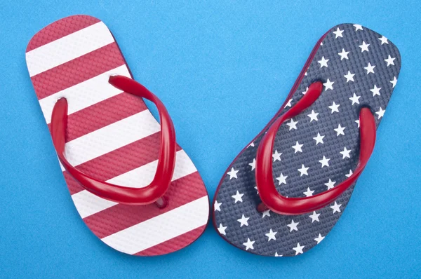 Patriotische rot-weiß-blaue Flip-Flops — Stockfoto