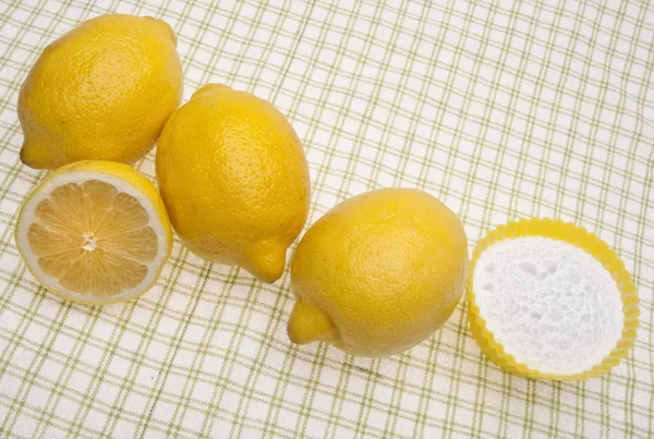 Natürliche Reinigung mit Zitronen und Backpulver — Stockfoto