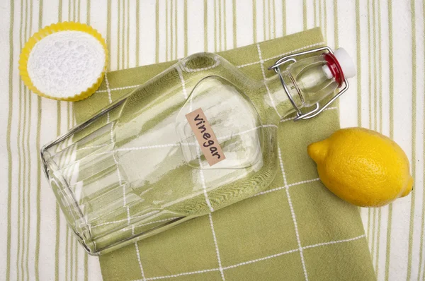 Природні чищення з лимони, соду і оцет — стокове фото