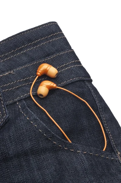 Oranžové sluchátka v kapse džínovina — Stock fotografie