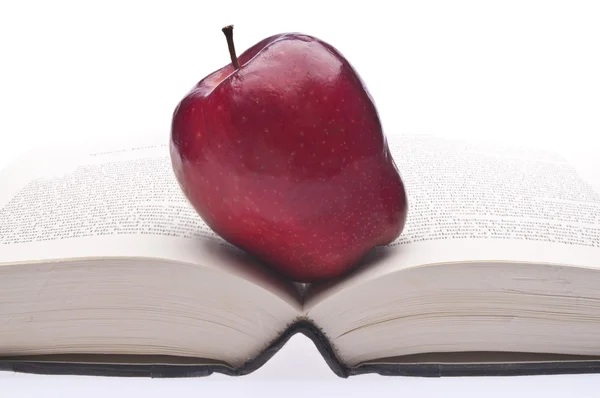 红苹果和书 — 图库照片
