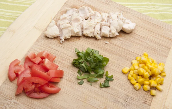 Voorbereiding van een kip wrap — Stockfoto
