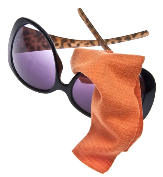 Pulizia occhiali da sole — Foto Stock