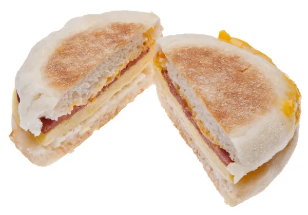 Szeletelt bacon, a tojás és a sajt reggeli szendvics — Stock Fotó