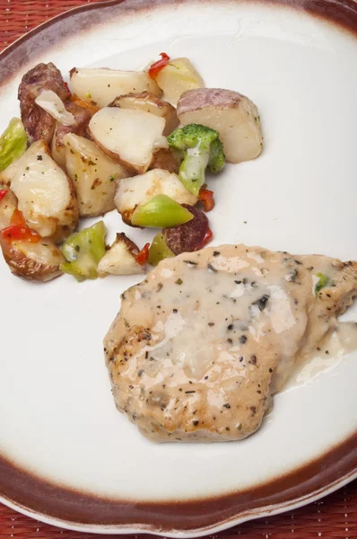 Cena de pollo con porciones saludables —  Fotos de Stock