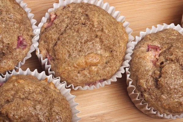 Muffins saludables de ruibarbo de trigo integral — Foto de Stock