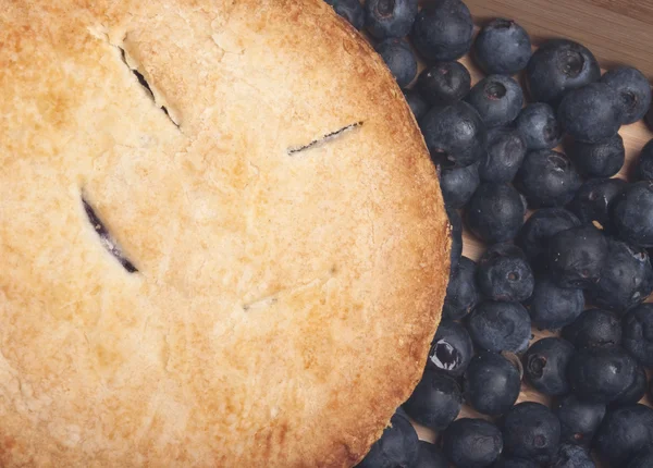 Blueberry Pie with Fresh Blueberries — Stock Photo, Image