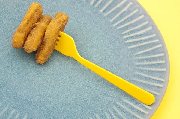 Nuggets de pollo en un tenedor — Foto de Stock