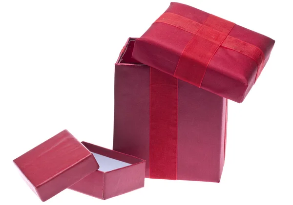 Красные праздничные коробки — стоковое фото