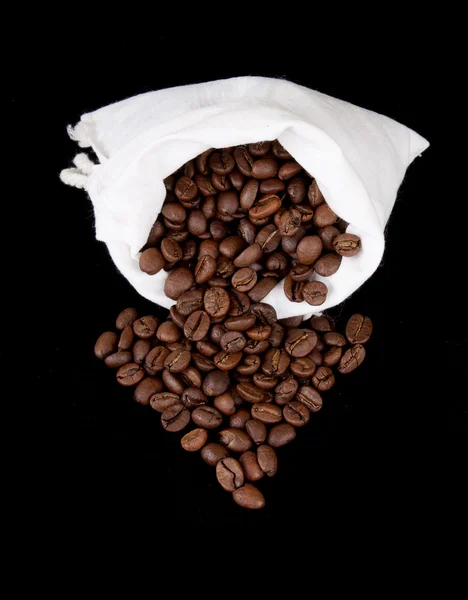 Granos de café y saco de arpillera —  Fotos de Stock