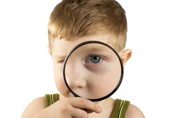 Kid using magnifying glass — Stock Photo, Image