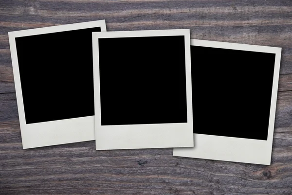 Polaroid ramki na tle drewna — Zdjęcie stockowe