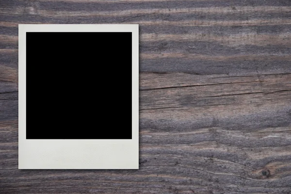 Polaroid frames op hout achtergrond — Stockfoto