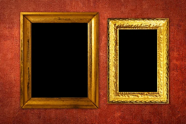 Винтажная рамка над красными обоями — стоковое фото