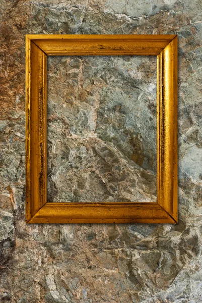 Gouden frame op een stenen achtergrond — Stockfoto