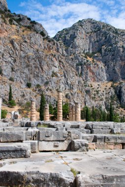 Delphi 'deki Apollo tapınağı. Yunanistan