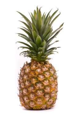 Beyaz arkaplanda ananas