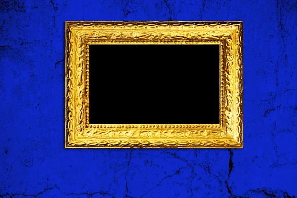 Cadre en or sur un vieux fond bleu mur — Photo